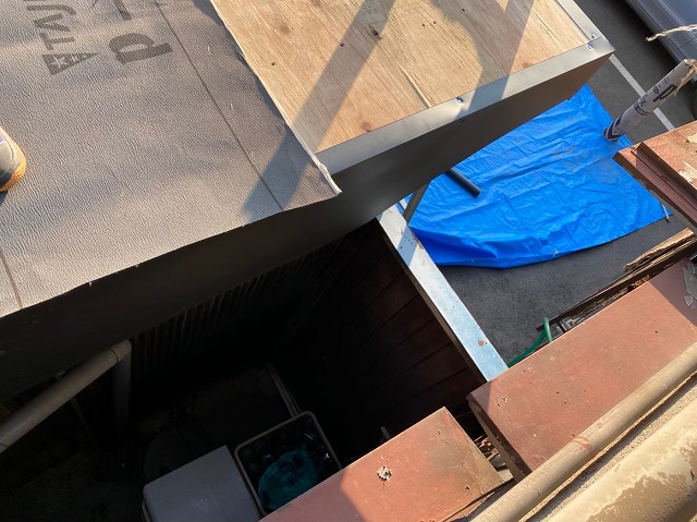 野地板設置と防水紙